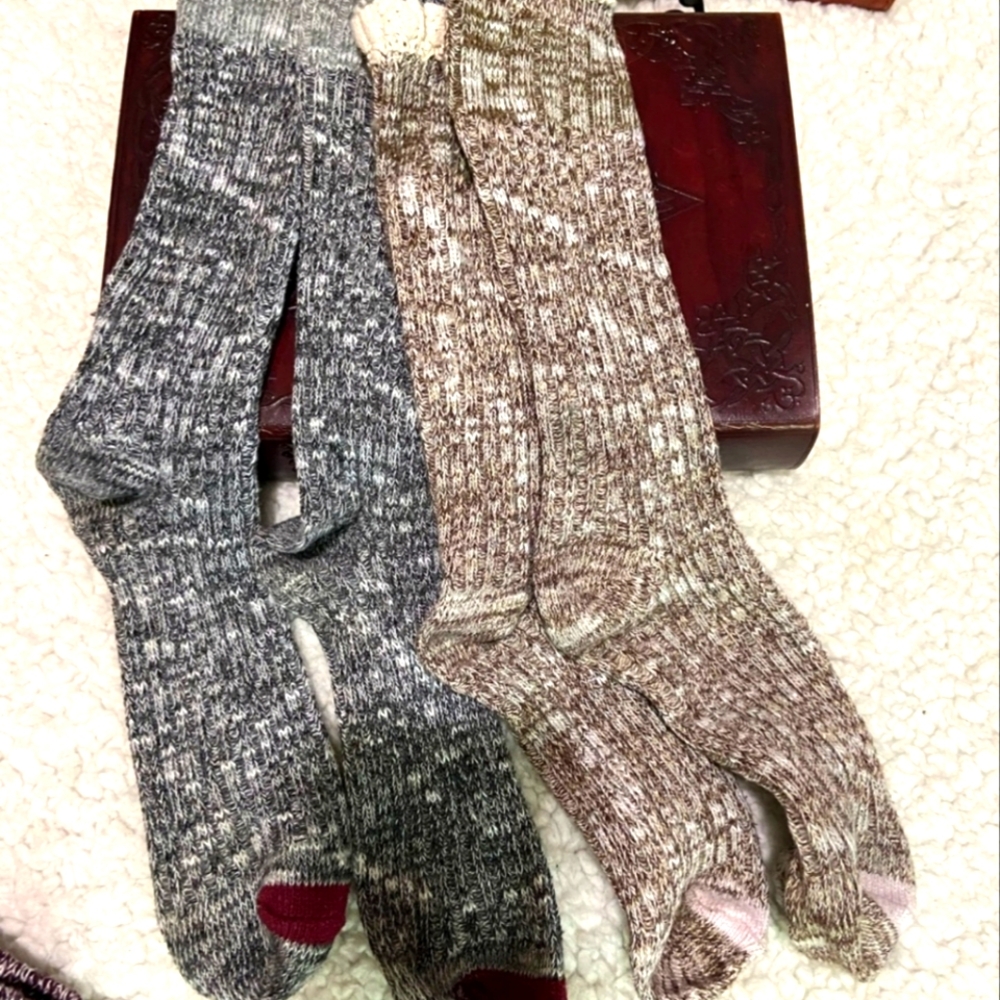 4 pairs of socks - Picture 2 of 2